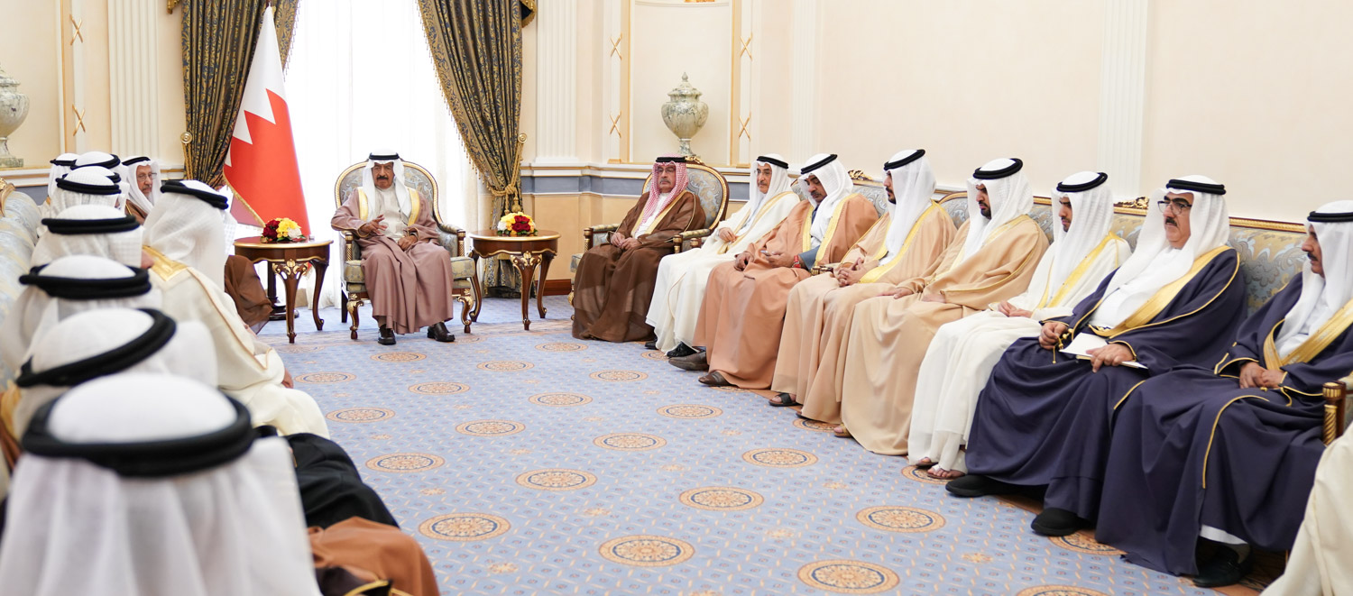 Prime Minister receives Royal Family members | Bahrain News Agency